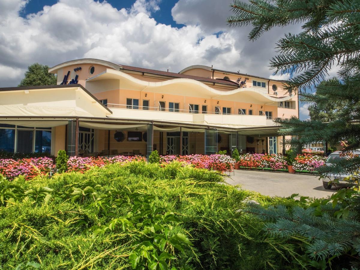 Hotel Emi Mihail Kogălniceanu Exterior foto